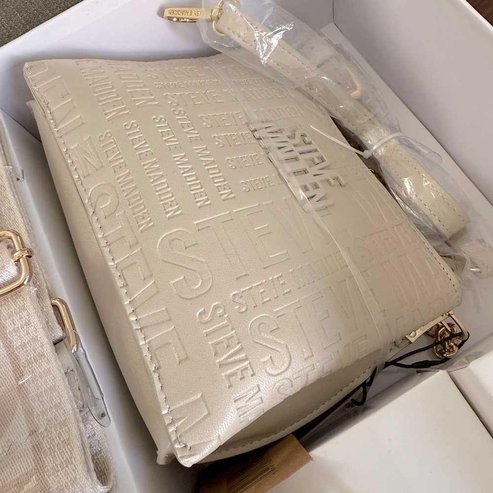 Steve Madden Gift Set - Picture 2 of 3